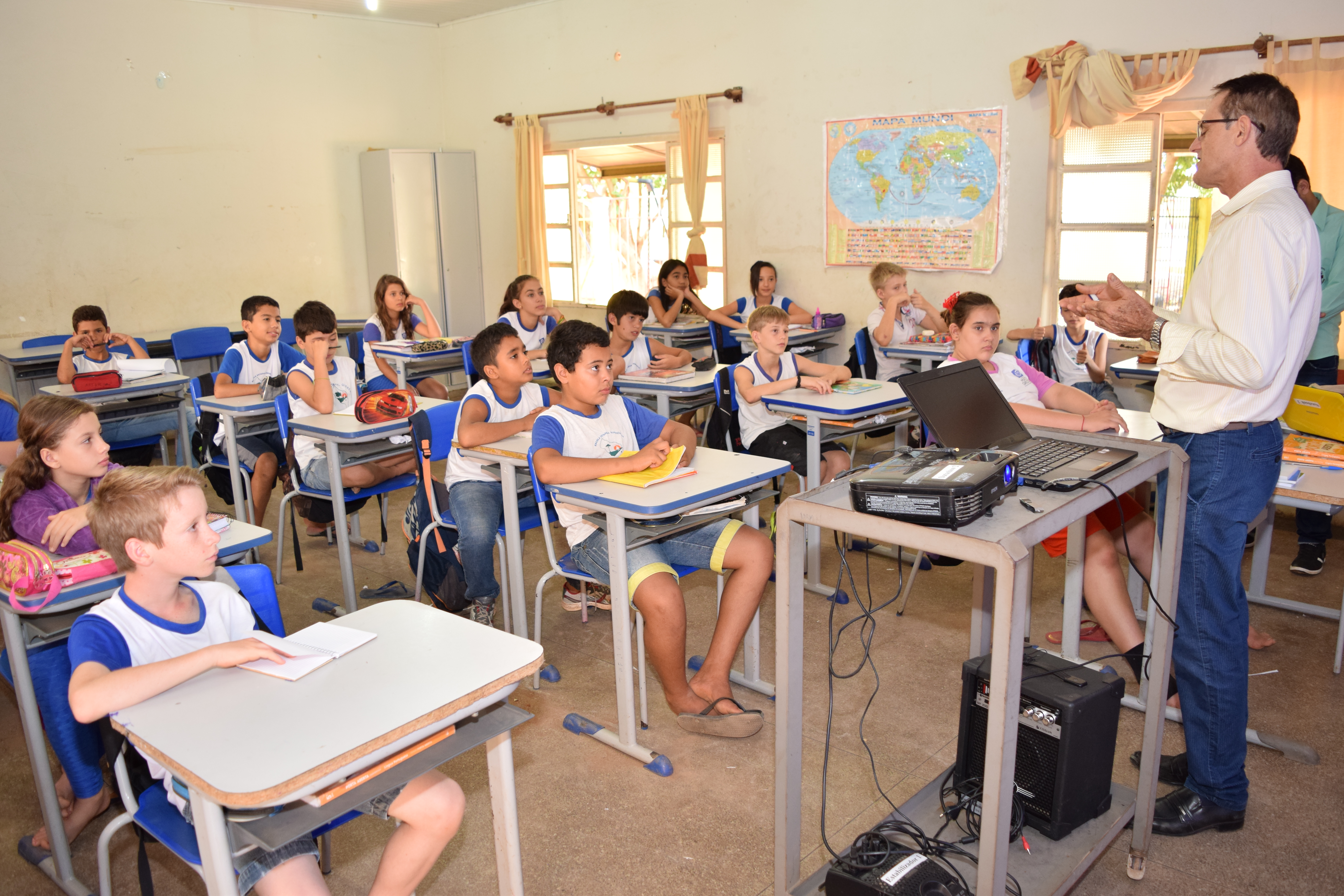 Vereador Luiz Busatto visita Escola Estadual Querência.